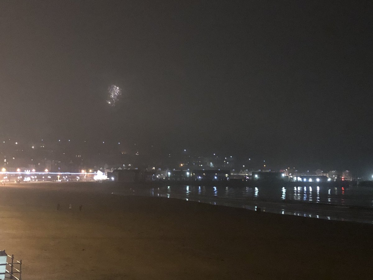 sharigledhill's tweet photo. A lovely evening stroll down to South Bay in the company of @Cparks1976 and Nicole Kidman on @TwoShotPod #scarborough #seaair #eveningstroll #twoshotpodcast https://t.co/dbgqTEpTCC
