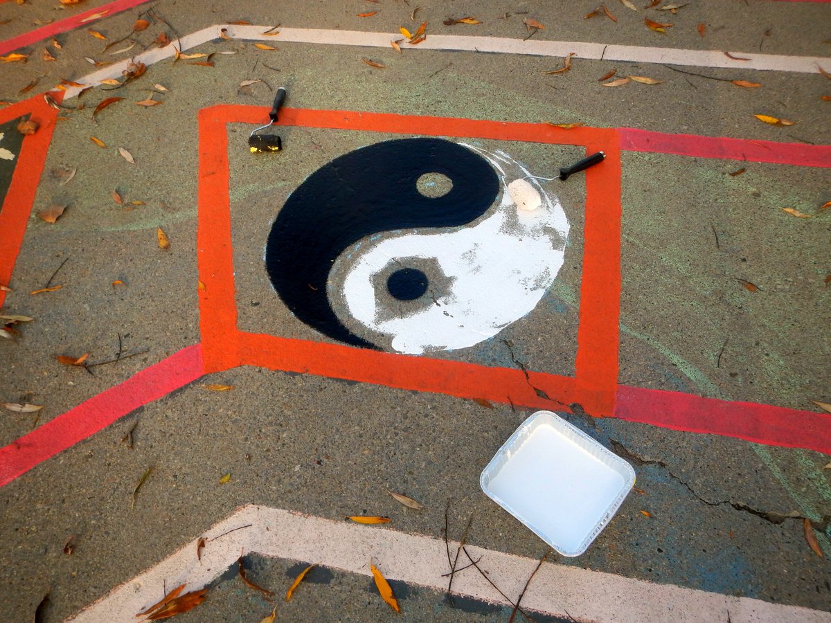LabyrinthsDOTca's tweet image. 22 Lane Octagon Labyrinth

Canvas space in Octant facing Parkdale Neighbourhood,

Currently home to Toronto&apos;s Tibetan Community,

I chose to paint Taijitu / Yin-Yang Symbol to acknowledge their presence...

Budapest Park ~ Sunnyside Beach ~ Toronto

| #Labyrinths🍥#LabyrinthArt🎨