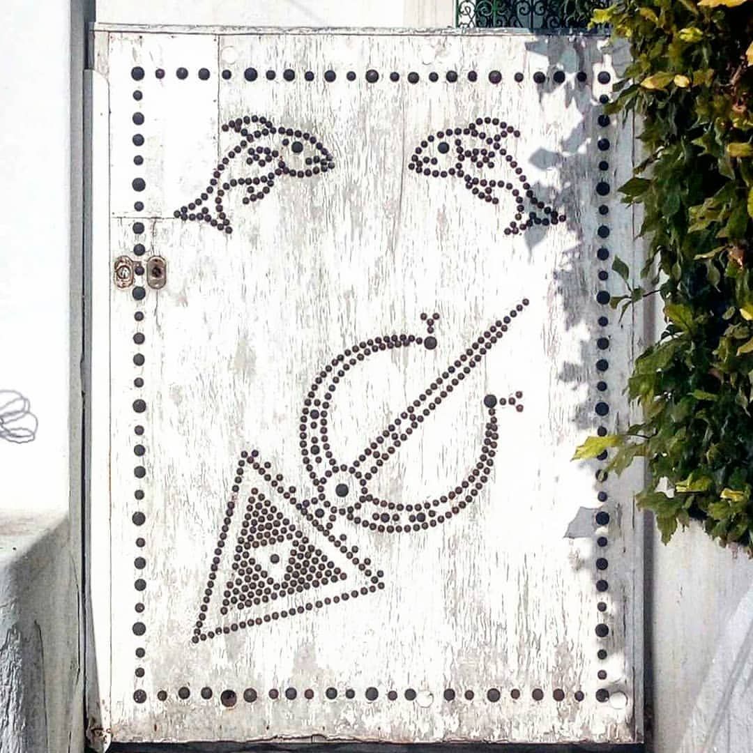 Conclusion: With most the population living on the Mediterranean coastline, the sea shaped the history & culture of the country -North to South- and its riches has fed its people for centuries.Like the Phoenicians that once flourished in the region, Tunisians are a sea people!