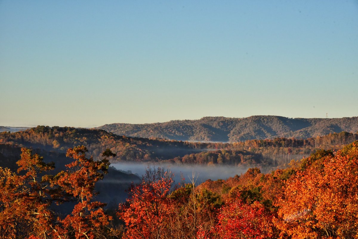 capturedbyglo's tweet photo. Fall Season never disappoints!!!! #roadtripdiaries https://t.co/rK2sTGf8cv