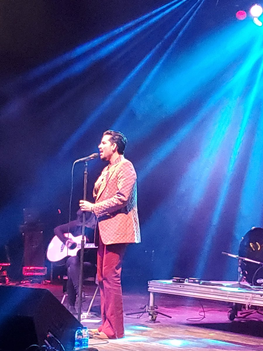 ScorpioBert's tweet photo. One year ago today, @adamlambert at Myth in St Paul #citiesgivesback Can't believe he flew all that way to sing 3 songs, but I am very grateful he did! 🤩💜💚 https://t.co/SwWol3SosQ