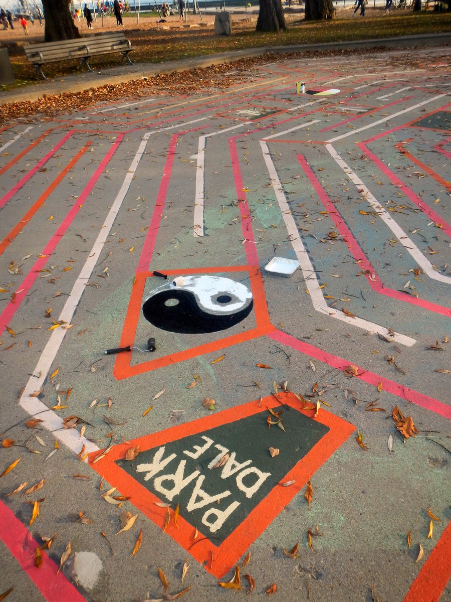 LabyrinthsDOTca's tweet image. 22 Lane Octagon Labyrinth

Canvas space in Octant facing Parkdale Neighbourhood,

Currently home to Toronto&apos;s Tibetan Community,

I chose to paint Taijitu / Yin-Yang Symbol to acknowledge their presence...

Budapest Park ~ Sunnyside Beach ~ Toronto

| #Labyrinths🍥#LabyrinthArt🎨
