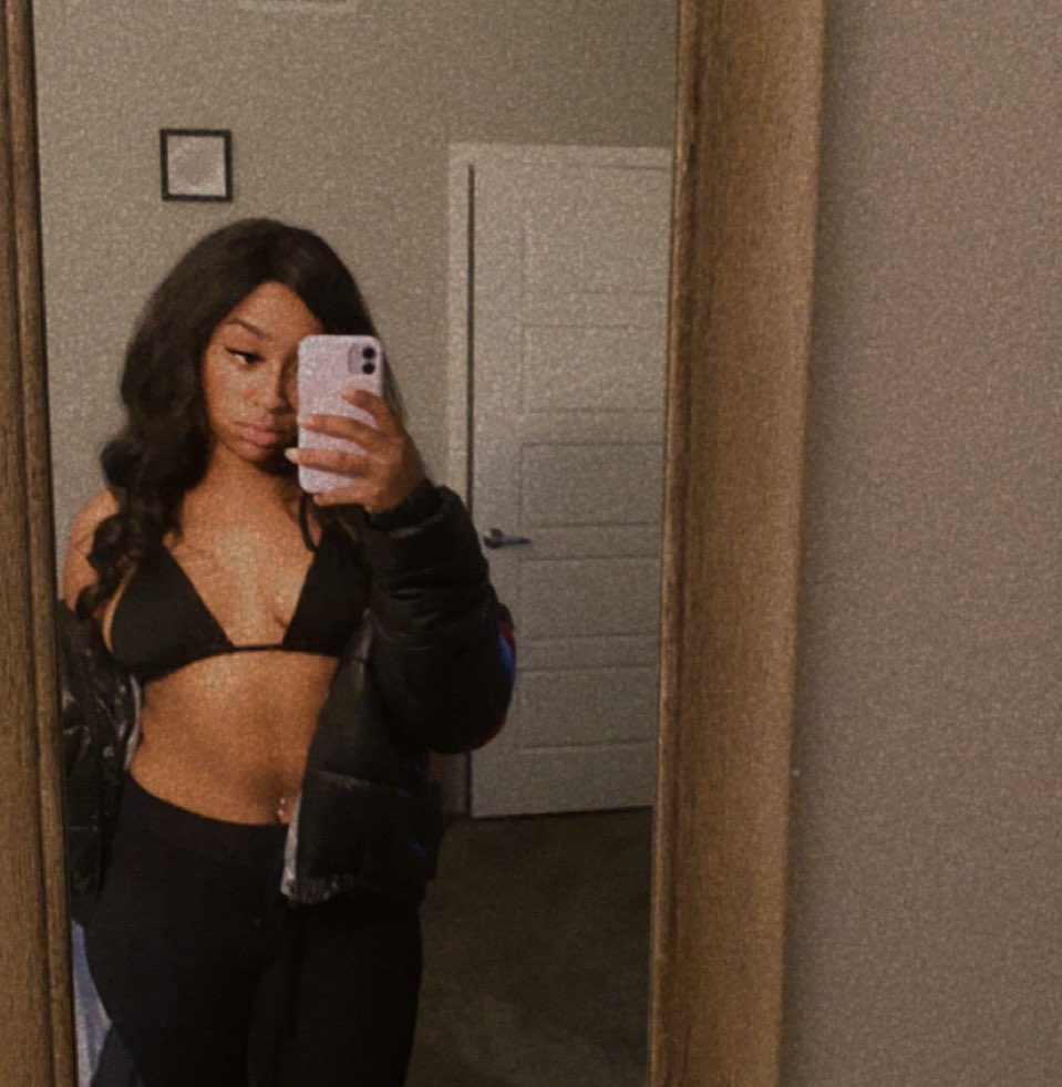 linaabinnaa's tweet photo. unfriendly black hottie. https://t.co/7gytHidFcO