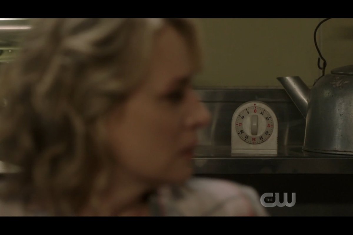 jholden23's tweet photo. Also from #Supernatural300, the kitchen timer that so rudely disturbs #Mary to alert them that dinner is ready while #Sam is telling her that #John has to go back. Such a beautifully acted and put together scene, I really wanted this item. #Supernatural #SetDec #SetDecSale https://t.co/GMoZF4Xm38