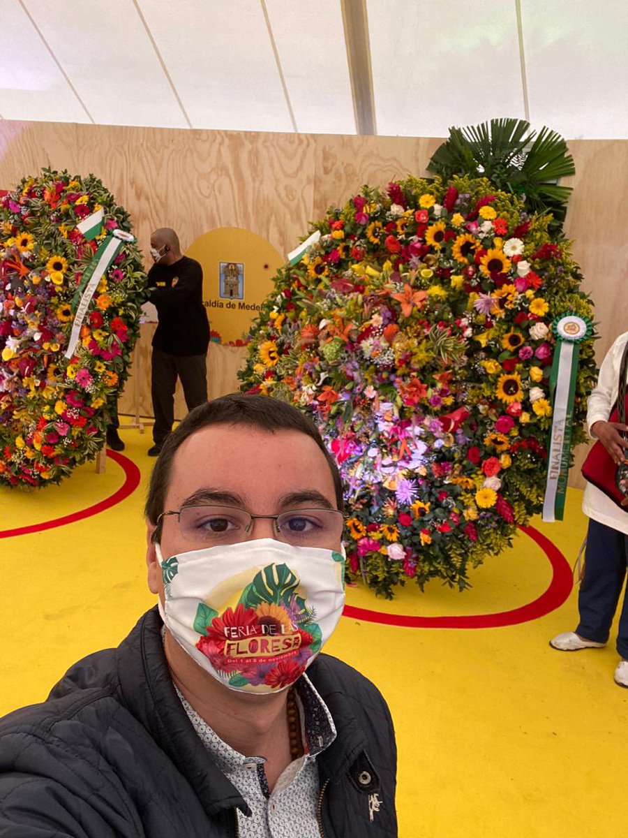 jdpalacioc's tweet photo. La Cultura Silletera se mantiene en el tiempo. Es una importante tradición de nuestra región y me llena de orgullo ver el esfuerzo y dedicación para cultivar las flores mas bellas del mundo y saber cómo desde #SantaElena se transmiten nuestras raíces de generación en generación. https://t.co/67MQdBuSnb