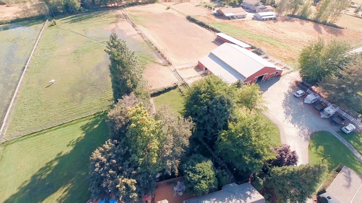 JohnTomelevage's tweet photo. 2126 Sleepy Hollow Loop Grants Pass Oregon.
Watch our video tour of this #horse lovers Paradise in #SouthernOregon.  # Realestate #ranch 
https://t.co/I6dujH0wPv https://t.co/FdbbFIdAlI