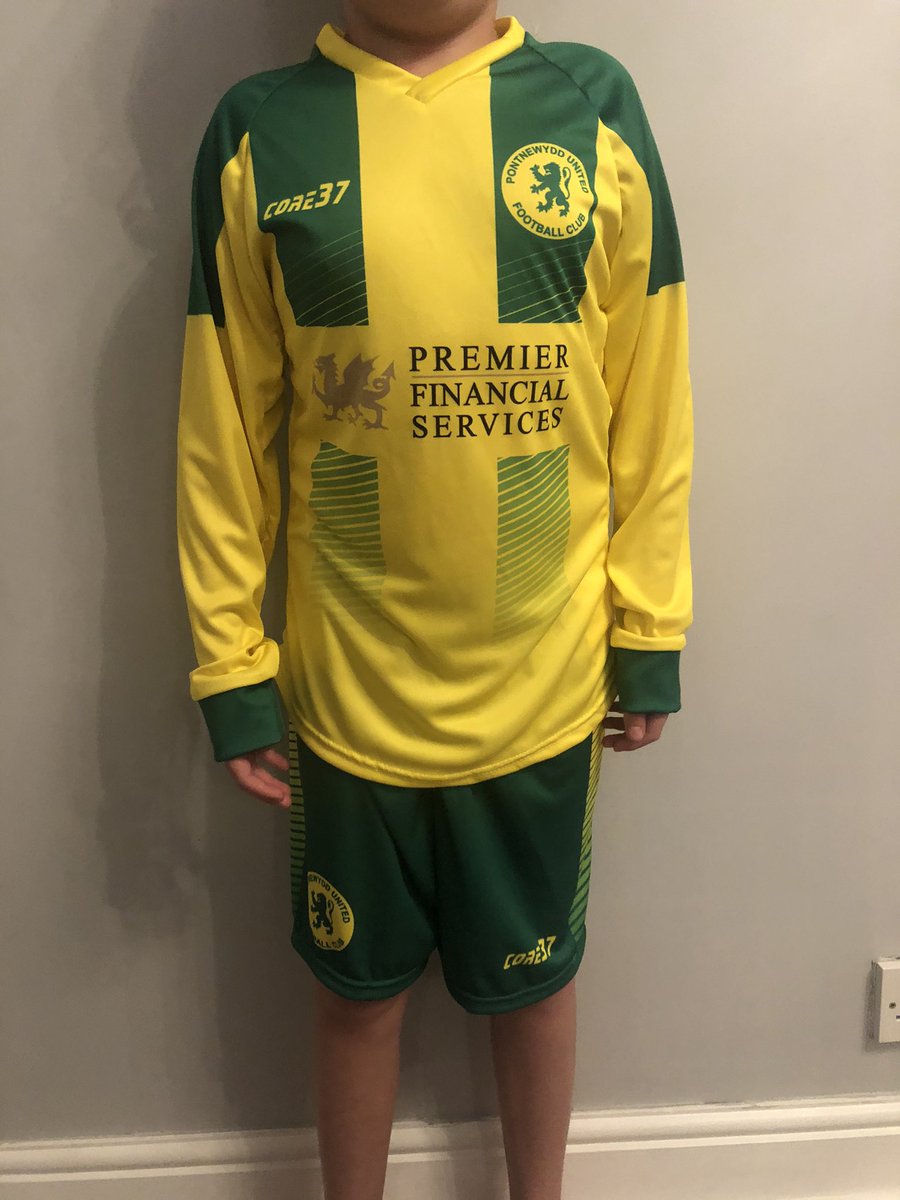 PontnewyddUtdFC's tweet photo. Stunning new U8s kit supplied by #Core37 who have done a great job and sponsored by Premier Financial Services (@NathanCeretti)
#UTN๐ฐ https://t.co/ZYEFRHPH6O
