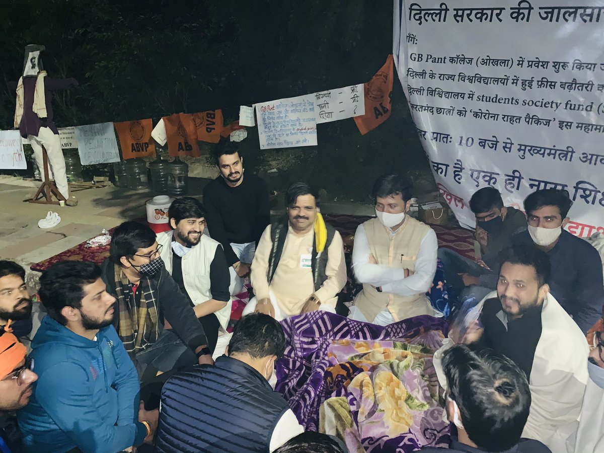 ipradeeptanwar's tweet photo. We shall fight until justice prevails .
Protest Update :- 1 AM 

दिल्ली सरकार की छात्र विरोधी शिक्षा नीतियों के ख़िलाफ़ आज दिल्ली का युवा सड़कों पर टिका हुआ है। 
संघर्ष जारी है , जारी रहेगा .....

#SaveDelhiEducation #SaveGBPEC
#ABVPForStudents https://t.co/CLnIVBgwFz