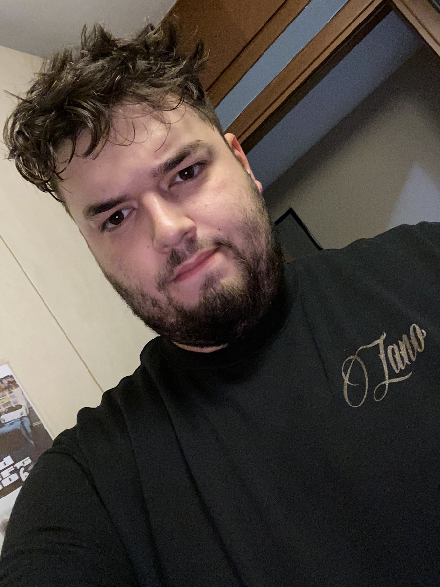 JustCloydz's tweet photo. Quando tutti flexano il nuovo merch di @ZanoMind ma tu da vero OG flexi quello โvecchioโ #makeyourownstyle #ZanoMind https://t.co/SsanWwynby