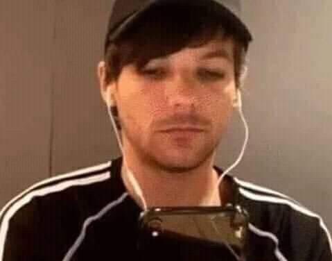 Harry : knock knock Louis : who’s there Harry : Baby Yoda Louis : 