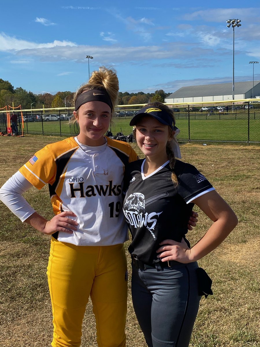 MaddieMckay2022's tweet photo. Future teammate!! so happy I got to meet you, and can’t wait for future go rockets💙🚀@MadisonJellison @JoeAbraham1010 @16u_Garroway @ToledoSoftball https://t.co/ojizwinQfi