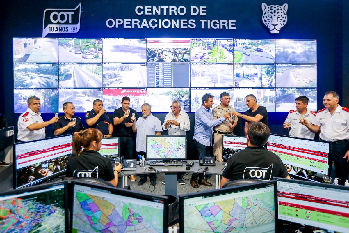 EduardoFeijoo's tweet photo. Feliz Día del Trabajador Municipal, muy especialmente a los #OjosDeTigre y en ellos a todos los que hoy en “su día” están trabajando, cuidándonos a todos los vecinos de Tigre! https://t.co/TWovTgESkl