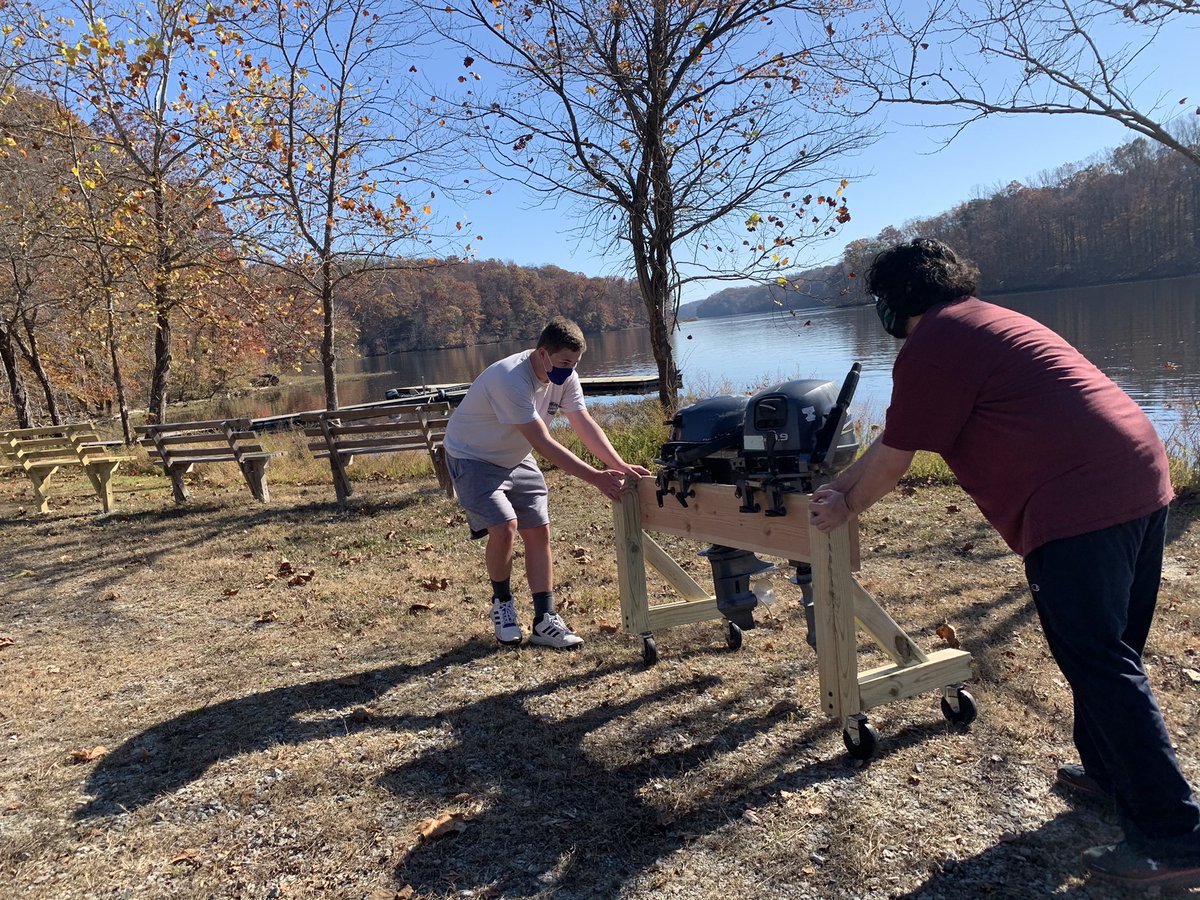 Thanks to the athletes, parents, and friends of the team who came out to help at our boathouse work day this weekend! #rowingteam #fairfaxhighschool cc: <a href="/LenartPrincipal/">PrincipalLenart</a>