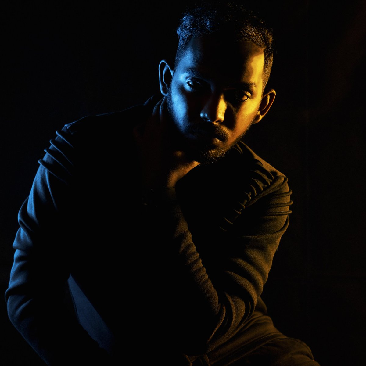 GopalRaman18's tweet photo. Dark is not always Dangerous...❌
Sometimes it's will be a Beautiful Art...🖤

📸 Dark Photography by Andy Creative Pictures ❤️ https://t.co/SfofBAdYzL