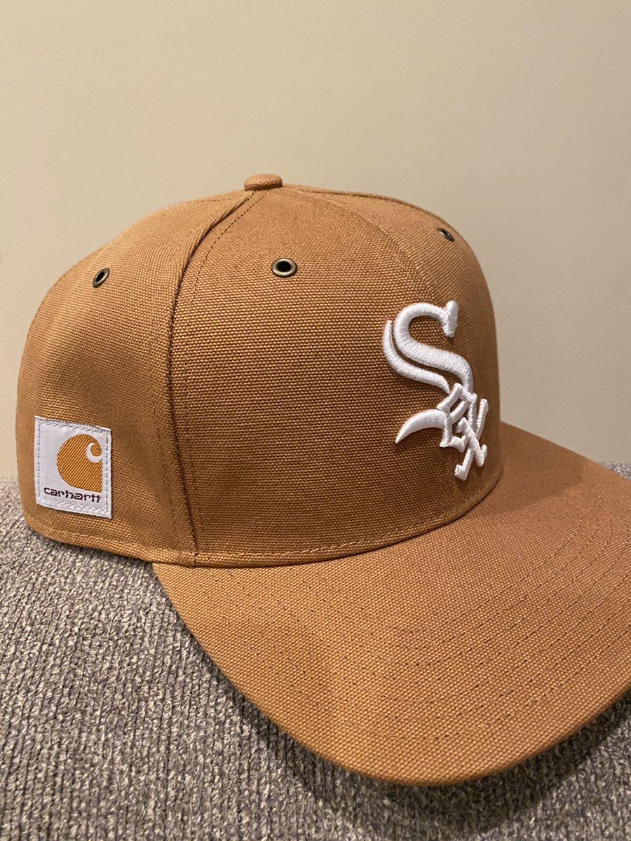 EddieBarstool's tweet photo. My buddy just showed up to my place wearing this hat and it is unequivocally the most south side shit i’ve ever seen

You see a man wearing this and you know he’s racked up 7 curb stomps at Brewbakers in his life https://t.co/7rZSeDNabS