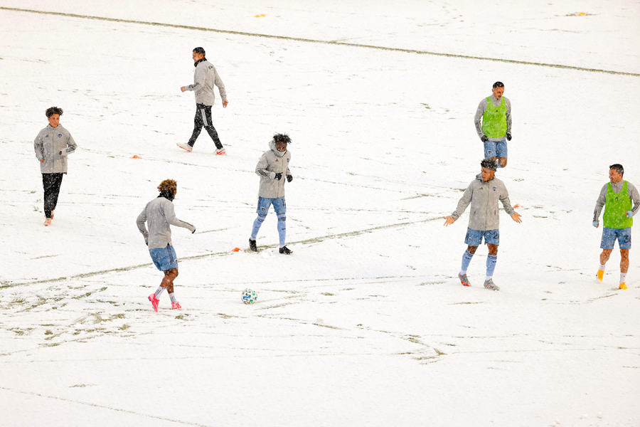 brfootball's tweet photo. The weather at @realsaltlake vs. @SportingKC, though ☃️ https://t.co/UxM5svdCJb