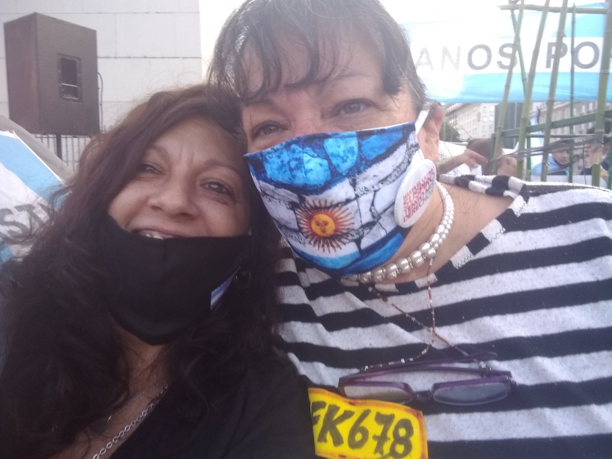 Por fin una foto con la grosa <a href="/ReynaTarantula/">🌹☬𝓡𝓮𝔂𝓷𝓪𝓣𝓪𝓻𝓪𝓷𝓽𝓾𝓵𝓪☬🌹</a>