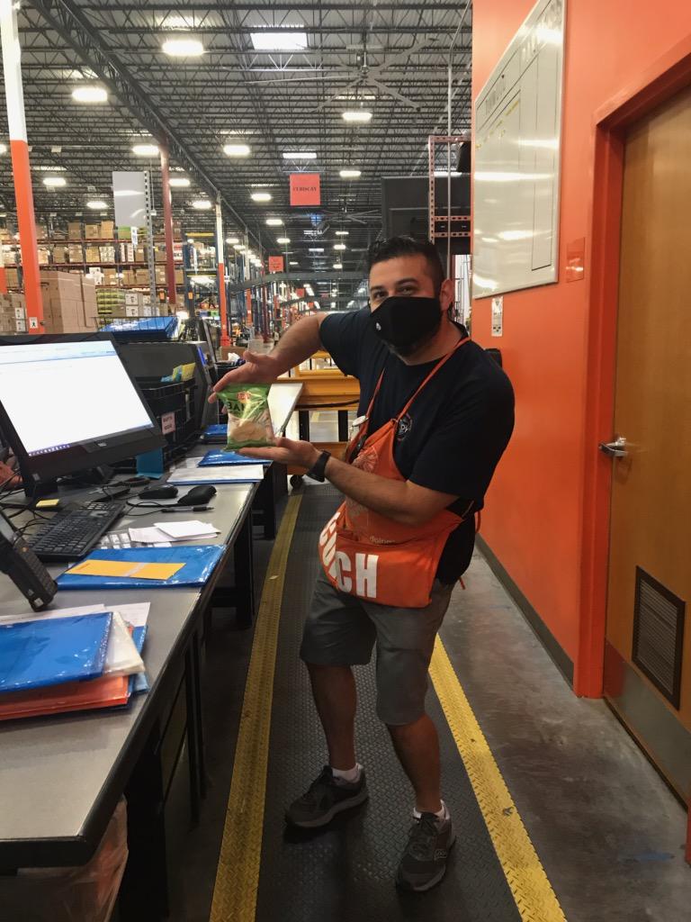 thd_jill's tweet photo. Sunday bake on the IB dock with #ChefClayton @TroyDFC6707 @ClaytonHD03 @aaron6707 https://t.co/cjkh50iSd5