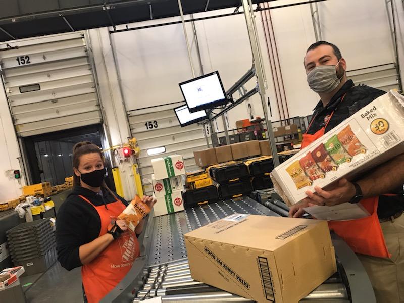 thd_jill's tweet photo. Sunday bake on the IB dock with #ChefClayton @TroyDFC6707 @ClaytonHD03 @aaron6707 https://t.co/cjkh50iSd5