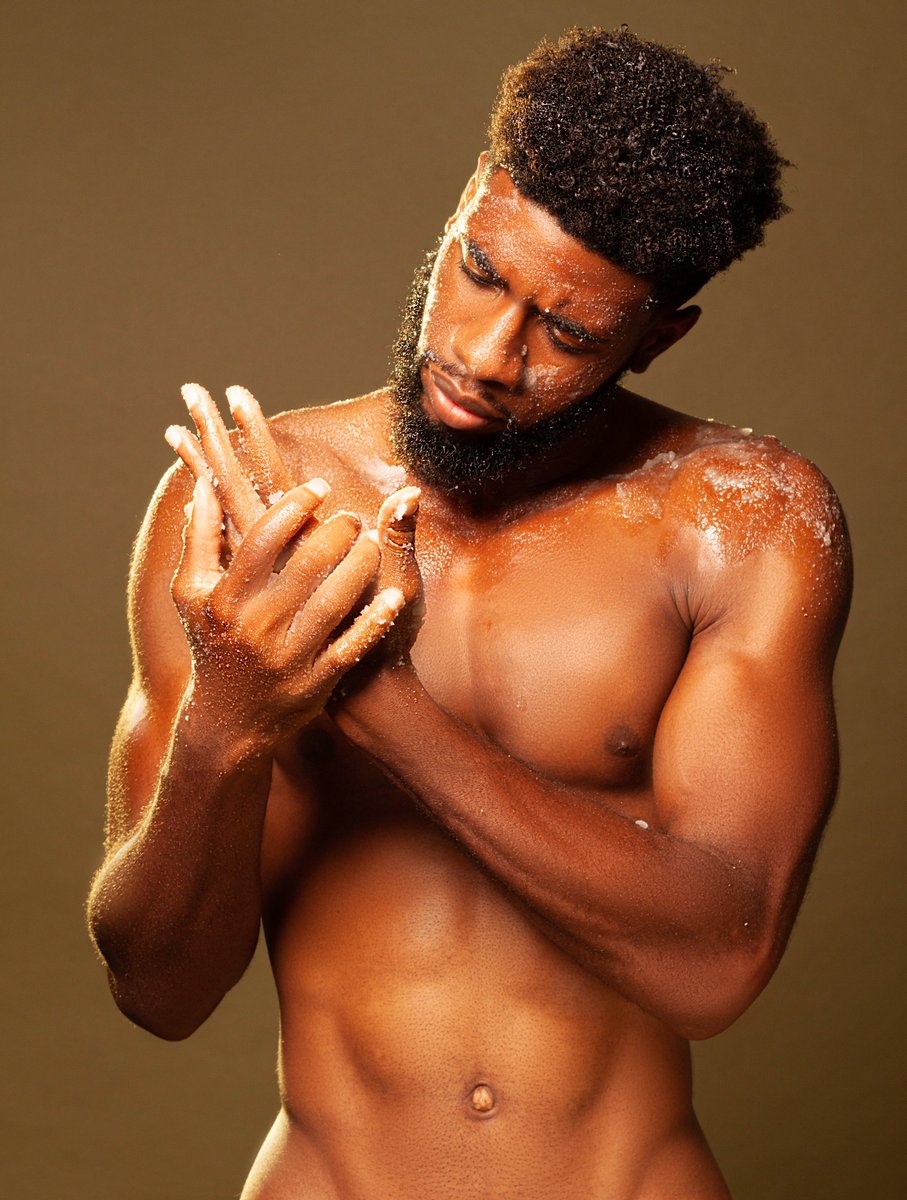 DariusVoncel's tweet photo. Men... make sure you always take care of your skin! 
https://t.co/9SWv764ceX 
#photography #skincare #melanin #blackmen https://t.co/0bIdeQYu5m