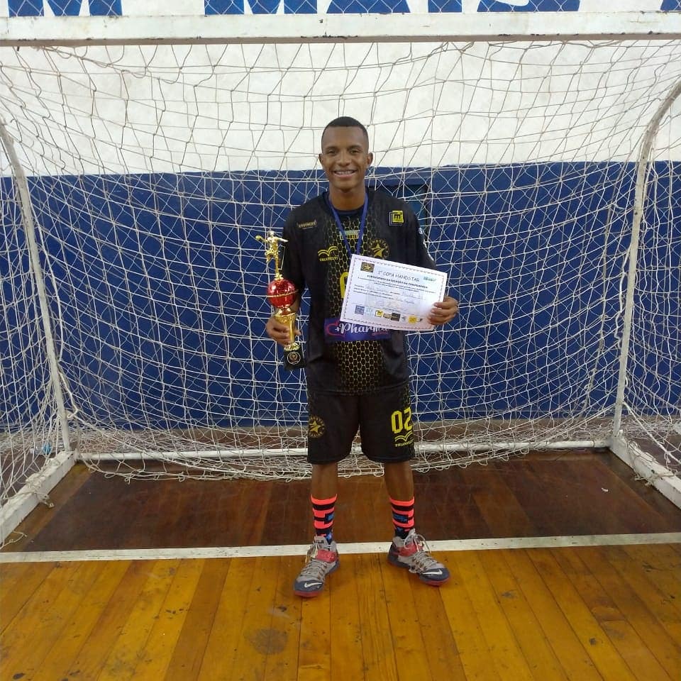 Ptvanderley's tweet photo. Campeão do 1° Torneio Handstar e eleito melhor ponta esquerda da competição 💪♥️
#Handstar
#MulequedaRio
#02 https://t.co/sBdfAPM42N