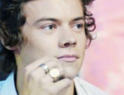 baby harry w his favorite ring