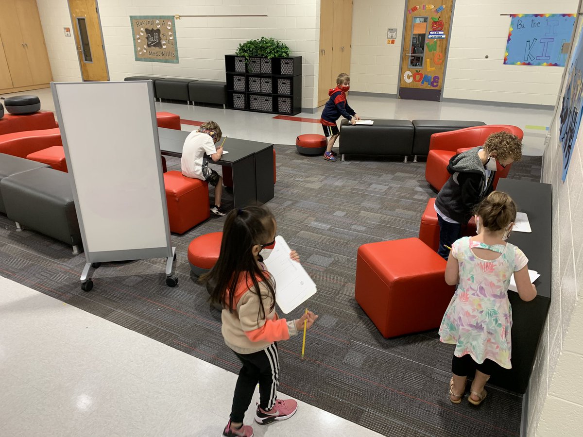 EipOges's tweet photo. Our kindergarten math students love exploring the school for flat and solid shapes. #handsonlearning #learningisfun @OGESKinderkids @oakgrovebraves https://t.co/68heWFn5Ja