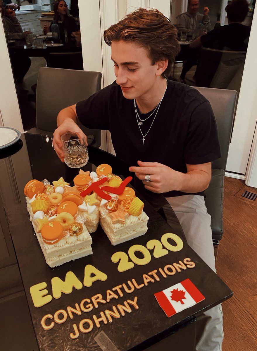 JohnnyOrlTH's tweet photo. #jvoupdatesth 

จอห์นนี่ได้รางวัล emas best canadian act เป็นปีที่สองแล้วครับ! ดีใจกับจอห์นนี่ด้วยนะครับ!! https://t.co/LJ9tpwygCn