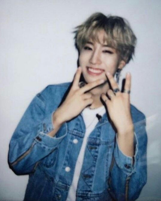 heba13613's tweet photo. #HanGotIt  #Hanbestrapper
#Hanbestvoice
#Hanadorable
#Hangotit #WeloveyouHanJisung 
He deserves everything beautiful ❤️ let's protect him 🥺💙 https://t.co/RJhTqzCjEt