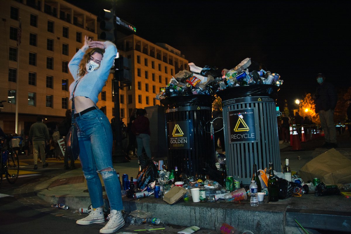 YujingHuangtw's tweet photo. People were dancing and drinking all throughout day&amp;night. After listening to Biden and Harris speeches, attendees began to leave. Afterwards, a group of multiracial demonstrators dressed in all black (1/2) 
#photojournalism #BlackLivesMatterPlaza #BidenHarris2020 #Election2020 https://t.co/QYsyNhsxqC