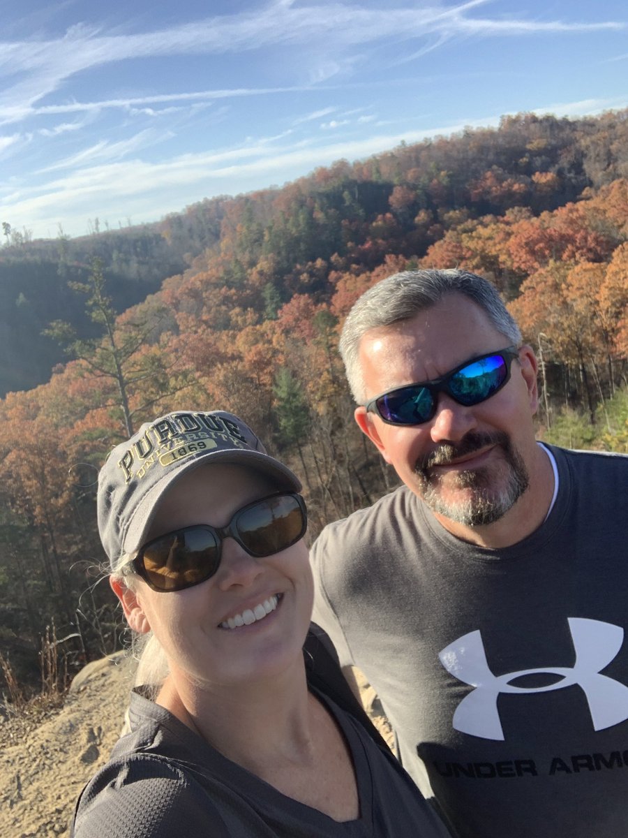 AnneOney22's tweet photo. Excellent day in the Gorge! Hiking Auxier Trail from Courthouse to Double Arch, Gray’s Arch, Skybridge, &amp; Tower Rock! Of course, top it off with Miguel’s Pizza! https://t.co/4meHxRlHZH