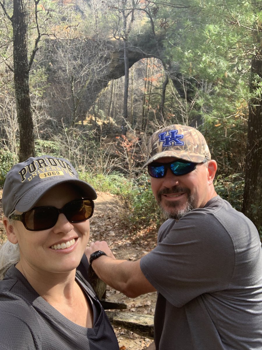 AnneOney22's tweet photo. Excellent day in the Gorge! Hiking Auxier Trail from Courthouse to Double Arch, Gray’s Arch, Skybridge, &amp; Tower Rock! Of course, top it off with Miguel’s Pizza! https://t.co/4meHxRlHZH