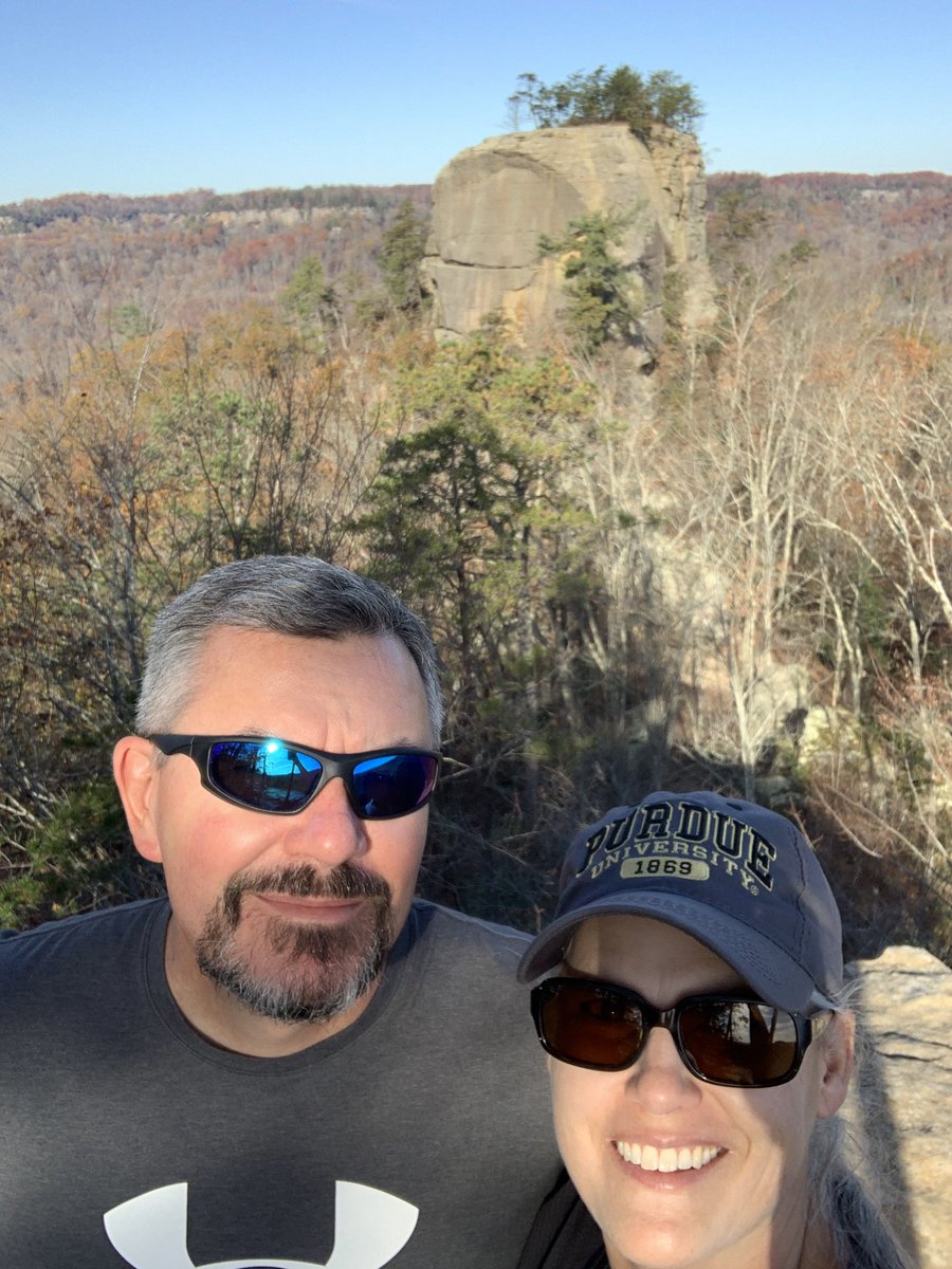 AnneOney22's tweet photo. Excellent day in the Gorge! Hiking Auxier Trail from Courthouse to Double Arch, Gray’s Arch, Skybridge, &amp; Tower Rock! Of course, top it off with Miguel’s Pizza! https://t.co/4meHxRlHZH
