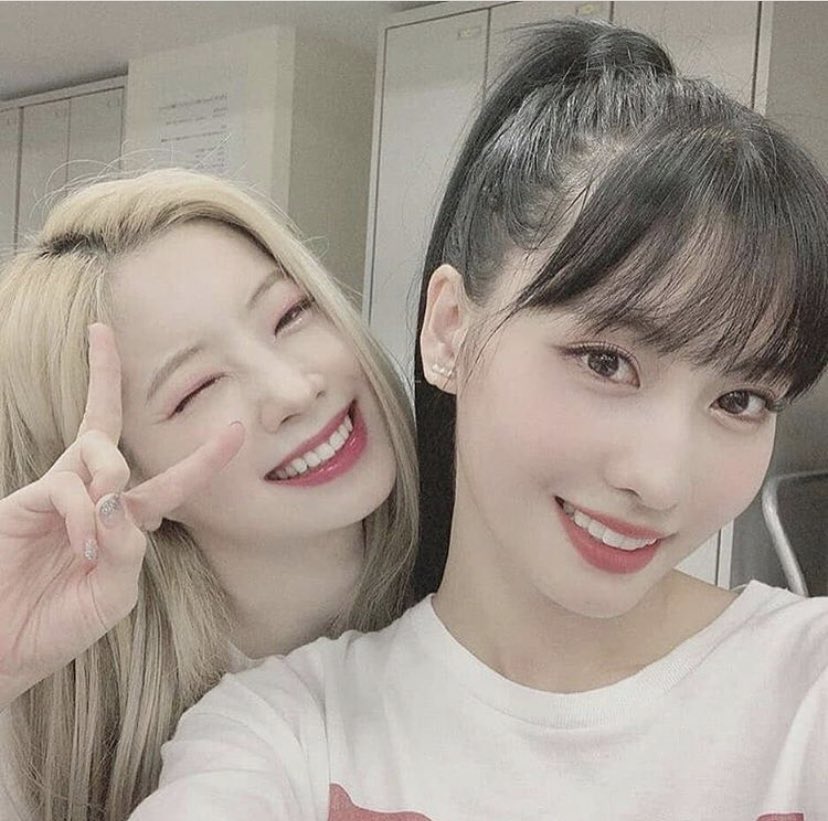 mkさん専用(ダヒョン+モモ) モモがダヒョンを可愛がってる感じが愛おしい🍑🦅 #twice #モモ
