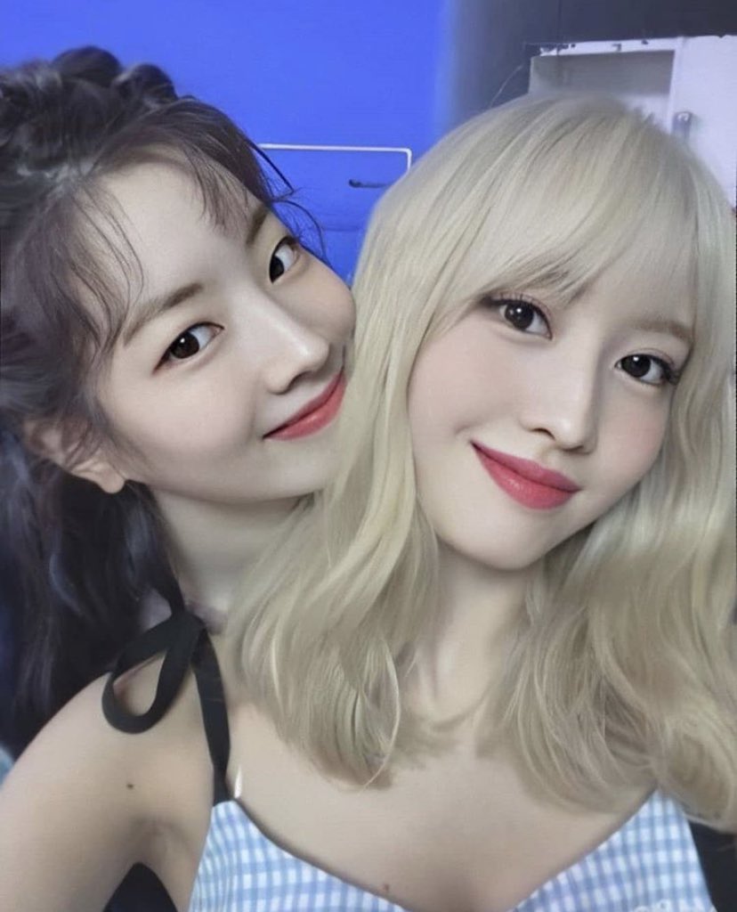 モモがダヒョンを可愛がってる感じが愛おしい🍑🦅 #twice #モモ