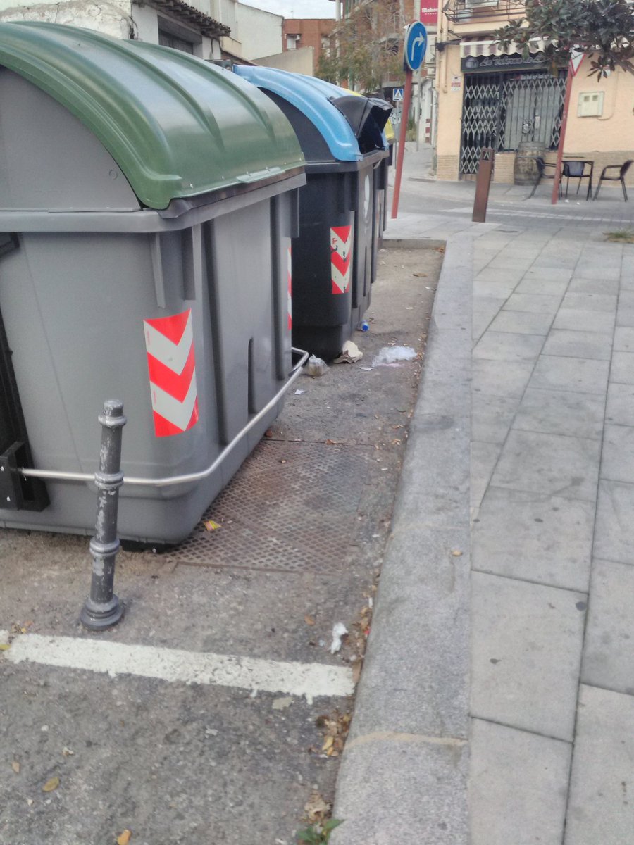 omardramos's tweet photo. #Valdemoro, un día cualquiera a la hora que sea. El #DESgobierno de @sparra_alcalde y @CsValdemoro, sin capacidad y sin ideas. https://t.co/RJEG7T3s8j