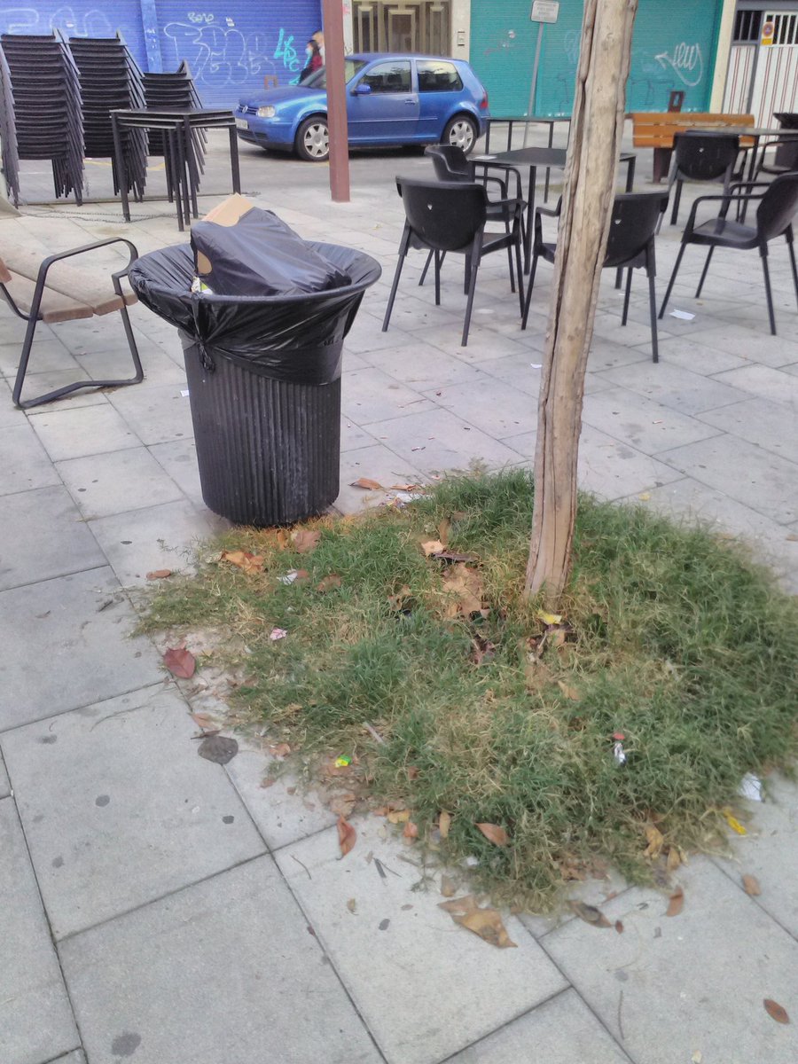 omardramos's tweet photo. #Valdemoro, un día cualquiera a la hora que sea. El #DESgobierno de @sparra_alcalde y @CsValdemoro, sin capacidad y sin ideas. https://t.co/RJEG7T3s8j