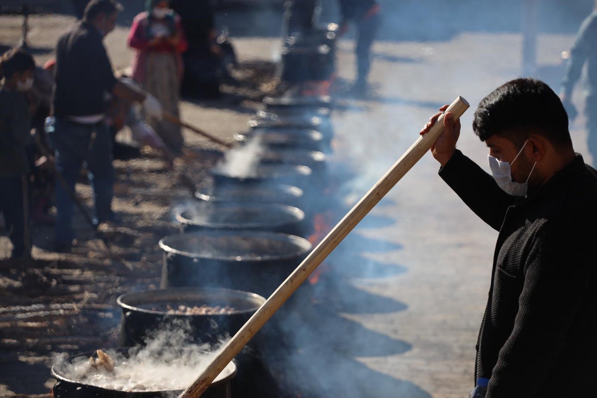 Şah Muhammed lokmasi  her yıl olduğu gibi bu yıl da birlik beraberlik içinde yapıldı emeği geçen kstki sunan her cana teşekkür ederiz.. 
#şanlıurfa 
<a href="/Abdullah_Erin47/">Abdullah ERİN</a>
<a href="/zabeyazgul/">Zeynel Abidin BEYAZGÜL</a> <a href="/mcanpolatnet/">Mehmet CANPOLAT 🇹🇷</a>