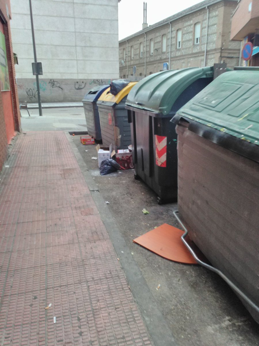 omardramos's tweet photo. #Valdemoro, un día cualquiera a la hora que sea. El #DESgobierno de @sparra_alcalde y @CsValdemoro, sin capacidad y sin ideas. https://t.co/RJEG7T3s8j