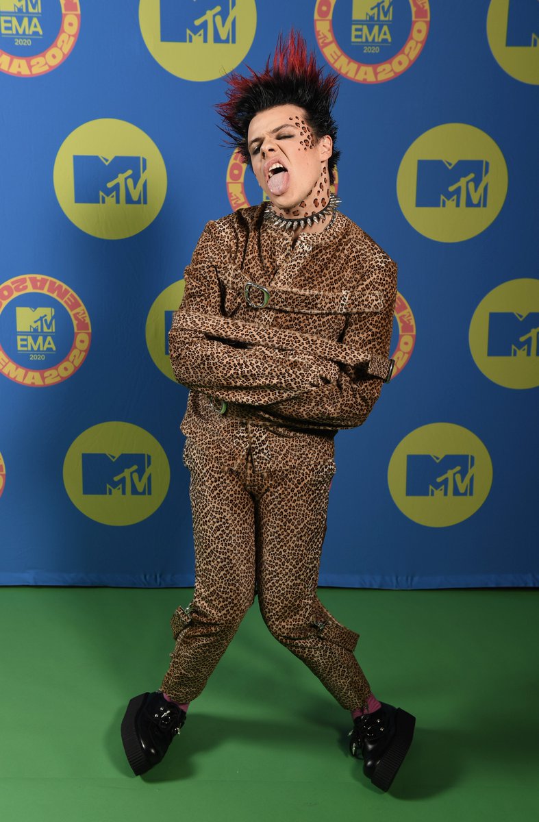 mtvitalia's tweet photo. Il #BestPush è andato a @yungblud e non potevamo che essere d’accordo 
#MTVEMA https://t.co/UjEJVjJQ6p