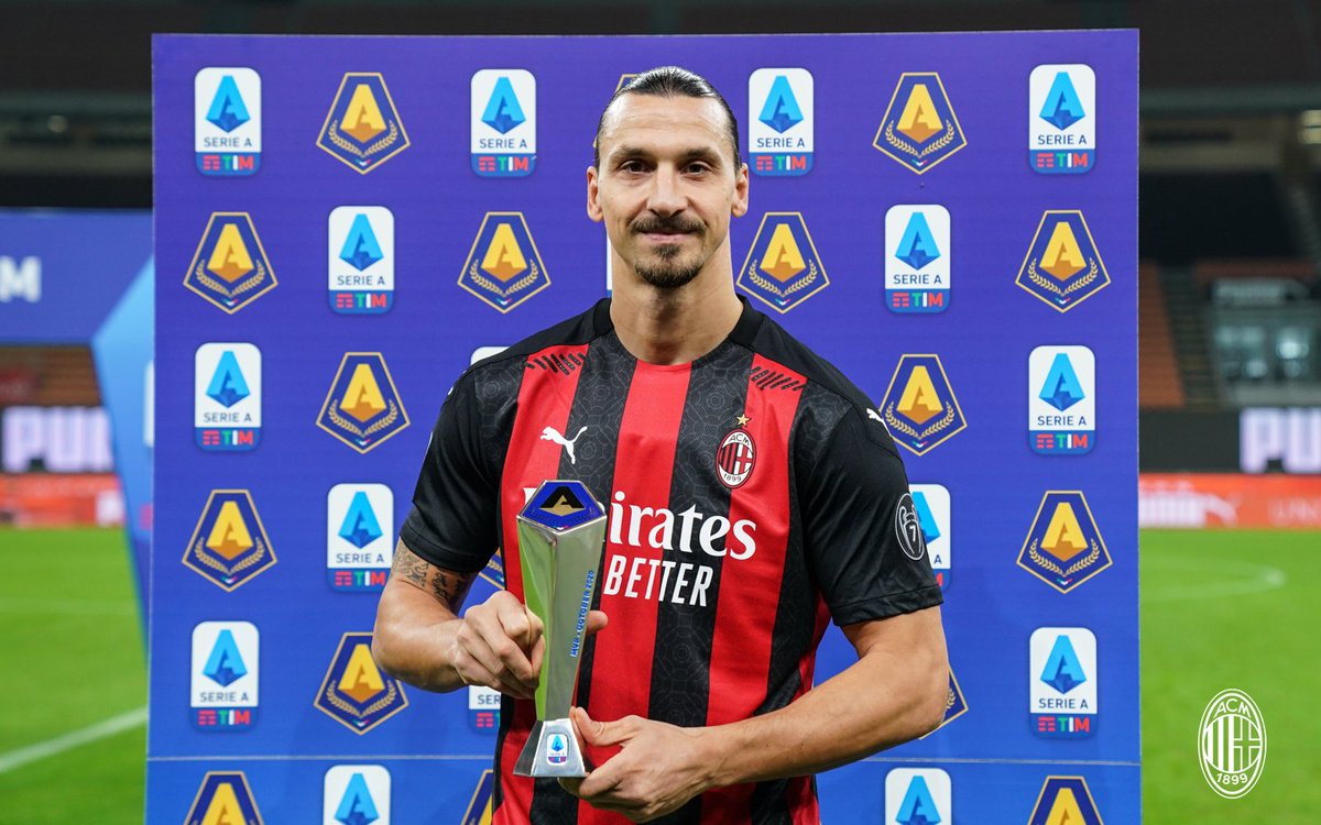 🏅 @Ibra_official receives the #SerieATIM MVP award for October A San Siro, Zlatan Ibrahimović premiato MVP @SerieA di ottobre 🏅 #MilanVerona #SempreMilan