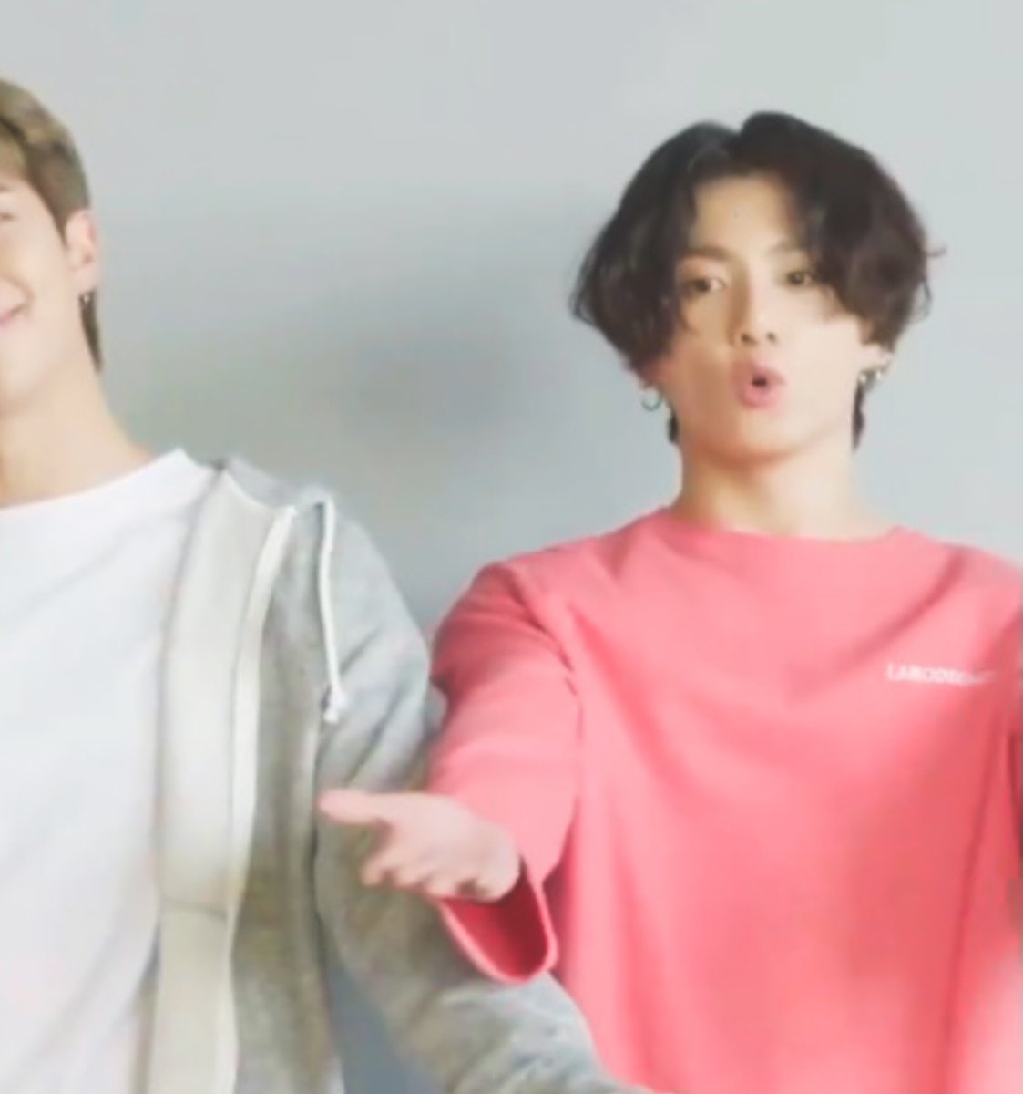 archiveforJK's tweet photo. pink koo ♡ https://t.co/58H1FVMquy