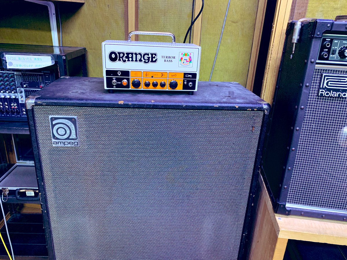 AKIMSE6's tweet photo. こんなちっせぇのに
なんちゅうエゲツない音圧やねん!!
俺的にはめっちゃ有りやな!!
Orangeさん あざす!!!
今日(昨晩)のスタジオは
テンションMAXあげあげフィーバー
でヤバちやったわwwww
因みにOrangeさんのおかげで
足元のMXRいらんくなったww
#Orange
#TerrorBass
#アンプヘッド https://t.co/MiQcXRDqWx