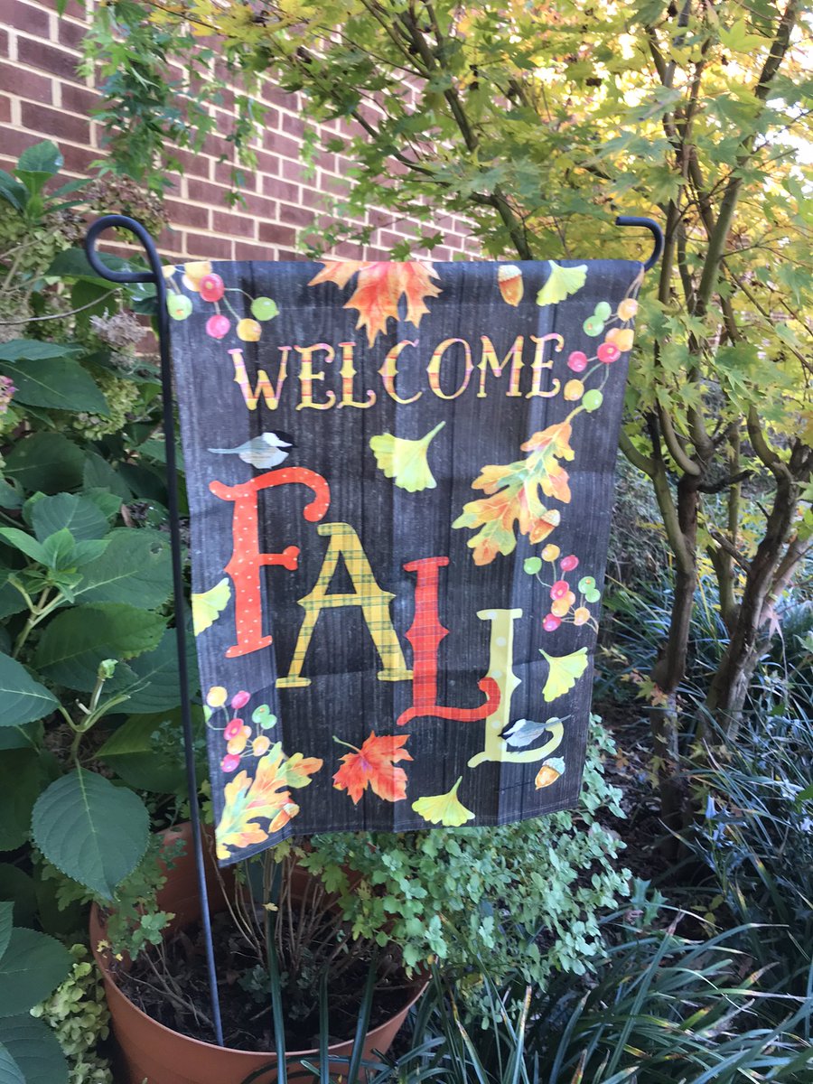 Getting ready to welcome students into the building on Wednesday! <a href="/cwd4h/">Craig Dommer</a> <a href="/k12albemarle/">AlbemarleCountySchls</a> #hollymeadrocks