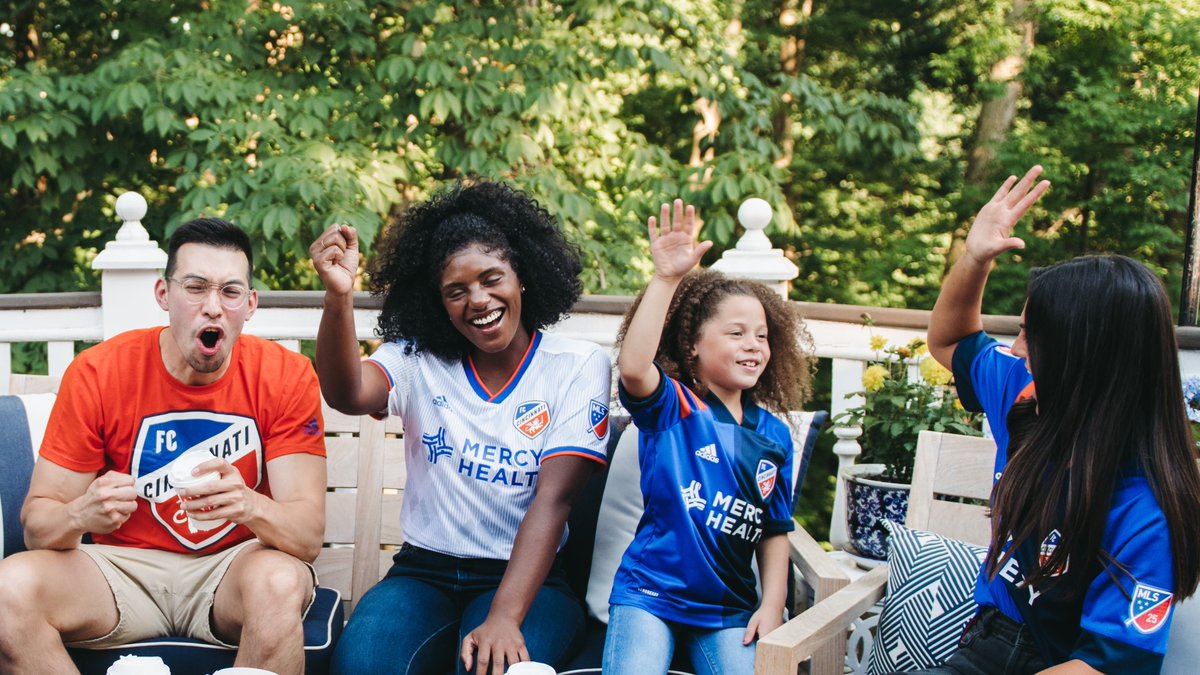 fccincinnati's tweet photo. Let’s see your 🔶&amp; 🔷! Tag your photos with #FrischsFan for your chance to win $25 gift card and be named @FrischsBigBoy Fan of the Match. https://t.co/jhX5xJS9ep