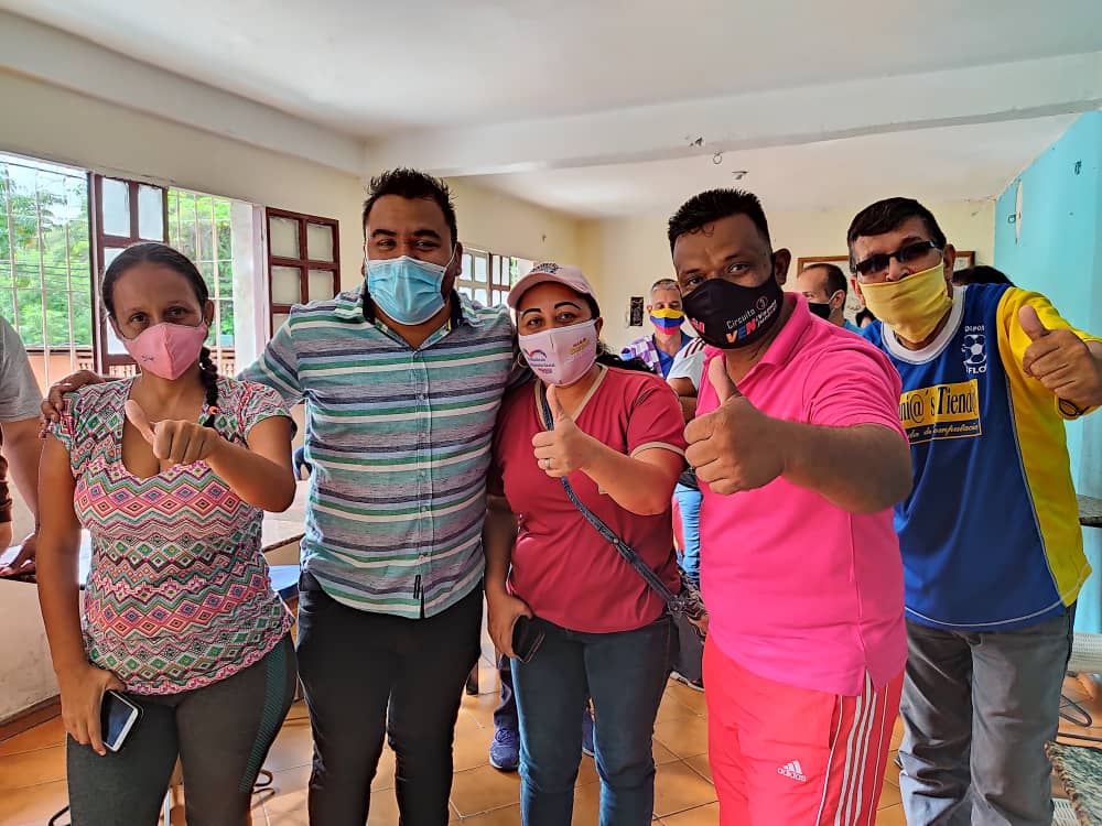 OrtilezAlexis's tweet photo. ¡Continuamos en despliegue!

Sostuvimos un encuentro con los líderes y líderezas de las Comunidades Colinas de Girardot 1 y el Paraíso de nuestro Municipio #Naguanagua

Afinando motores para este #6D

#VenVamosJuntos al Rescate de la Asamblea Nacional. https://t.co/OUiZdm8LXe