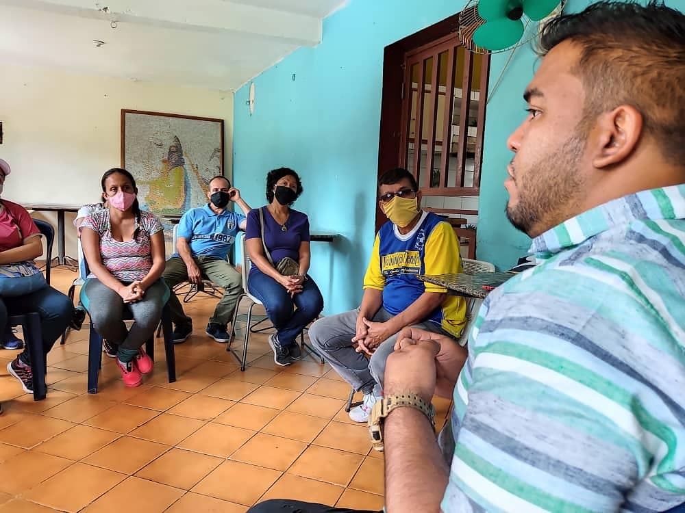 OrtilezAlexis's tweet photo. ¡Continuamos en despliegue!

Sostuvimos un encuentro con los líderes y líderezas de las Comunidades Colinas de Girardot 1 y el Paraíso de nuestro Municipio #Naguanagua

Afinando motores para este #6D

#VenVamosJuntos al Rescate de la Asamblea Nacional. https://t.co/OUiZdm8LXe