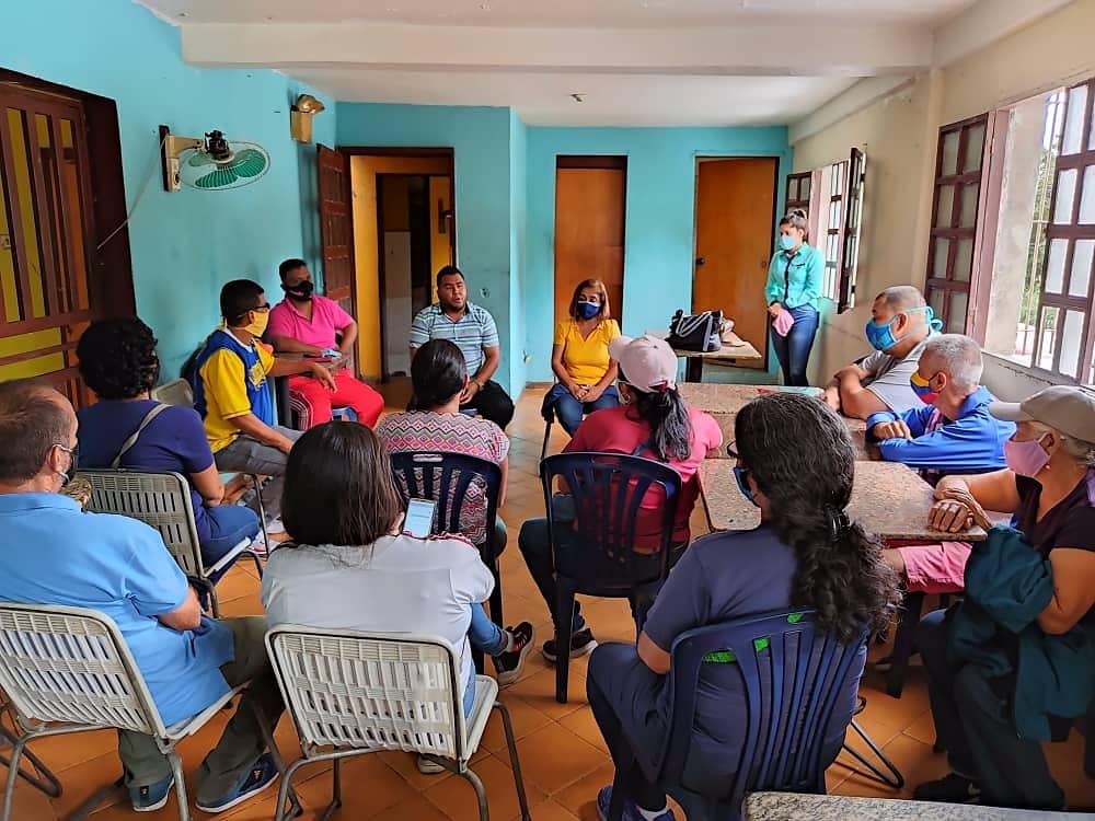 OrtilezAlexis's tweet photo. ¡Continuamos en despliegue!

Sostuvimos un encuentro con los líderes y líderezas de las Comunidades Colinas de Girardot 1 y el Paraíso de nuestro Municipio #Naguanagua

Afinando motores para este #6D

#VenVamosJuntos al Rescate de la Asamblea Nacional. https://t.co/OUiZdm8LXe