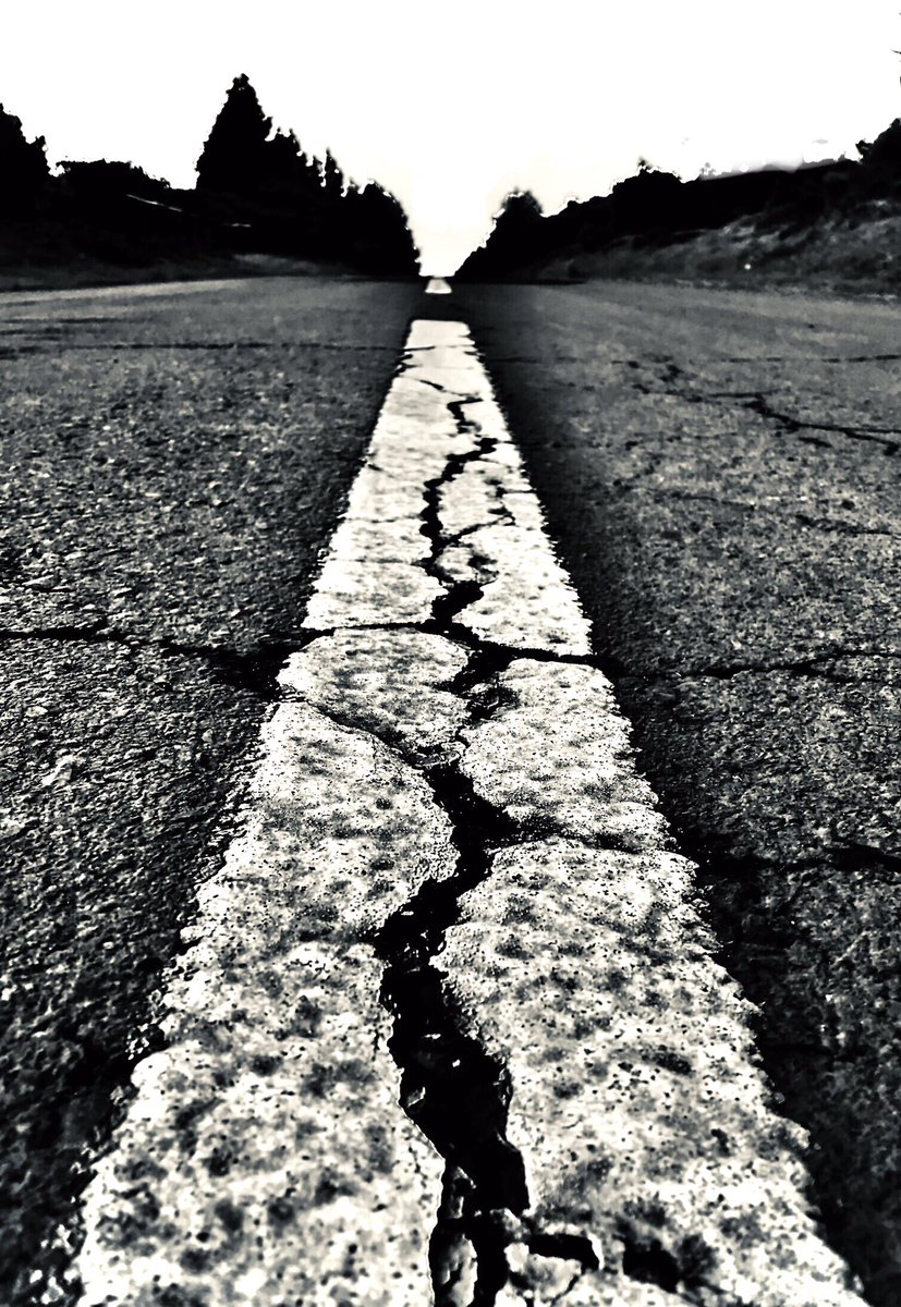 juanpevalentin's tweet photo. Mas além do caminho , #photography #blackandwhite #blackandwhitephotography #blackstreet #streetphotography #streetart #streetstyle #street #monochrome #monochromatic #monotone #photo #photos #photographyeveryday #madeiraisland #madeinportugal #madeira #avecofa #visitmadeira https://t.co/Ry5k0OD1i9