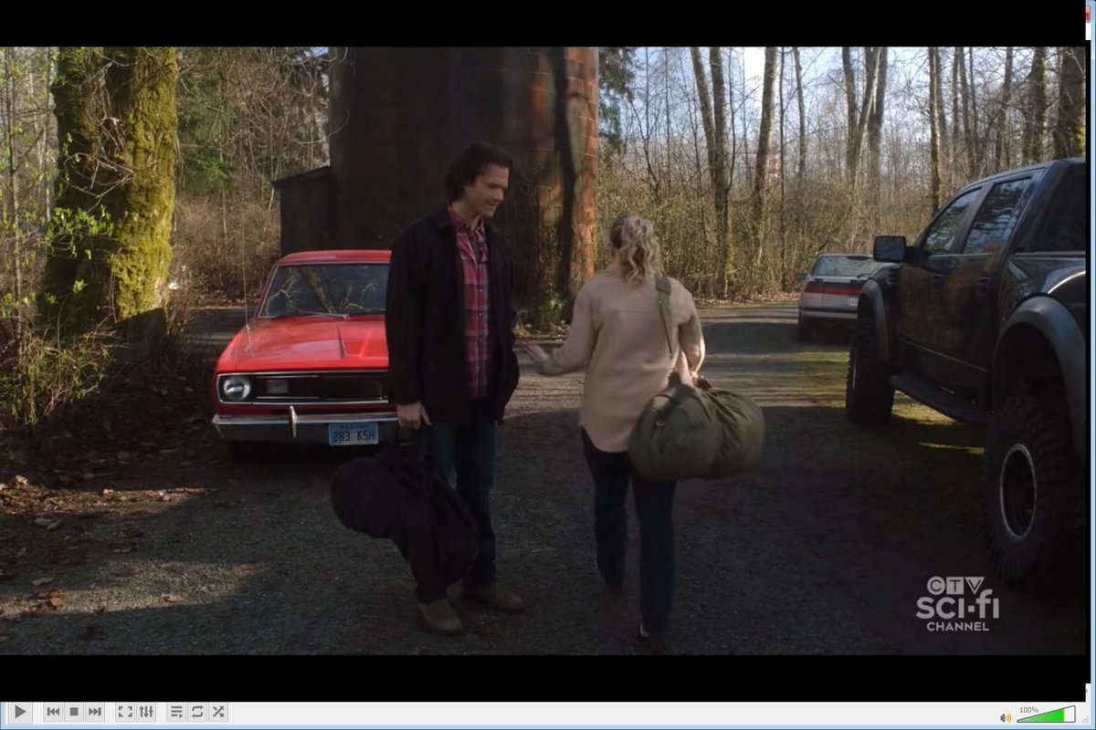 jholden23's tweet photo. I did, however, score @OfficialBrianaB's duffel from 15x18, #Despair. A day I was on set. #Supernatural #SetSale #SetDecSale. This will be a great travel bag! :) https://t.co/9FXT3qmNcW